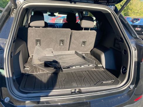 Used 2022 Chevrolet Equinox LT w/ Driver Convenience Package image 27