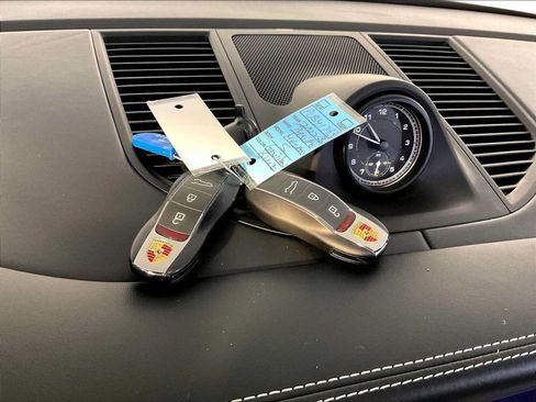 Certified 2023 Porsche Macan S AWD/4WD image 21