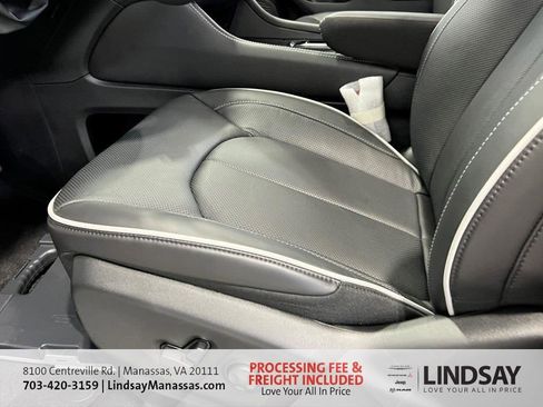 New 2026 Chrysler Pacifica Limited w/ S Appearance Package AWD/4WD image 24