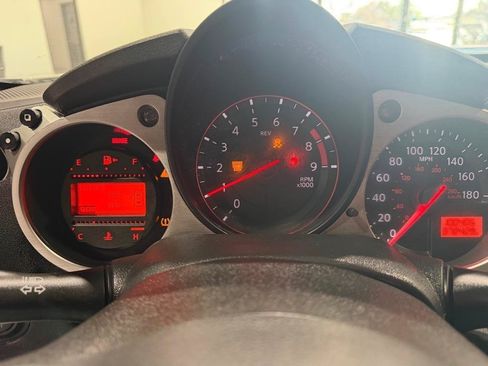 Used 2017 Nissan 370Z Coupe RWD image 19