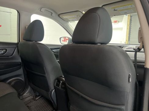 Used 2018 Nissan Rogue SV AWD/4WD image 11
