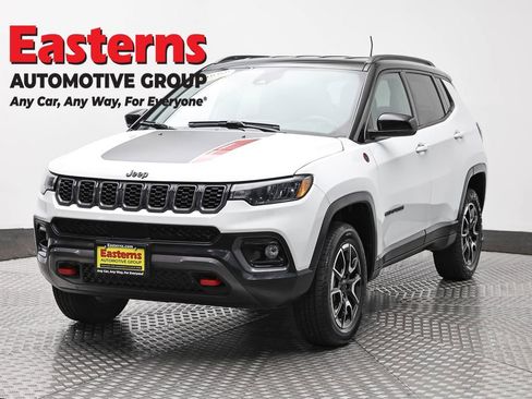 Used 2024 Jeep Compass Trailhawk AWD/4WD image 1