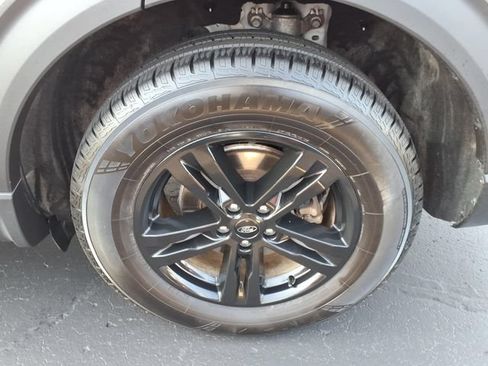 Certified 2021 Ford Explorer XLT w/ Equipment Group 202A AWD/4WD image 7