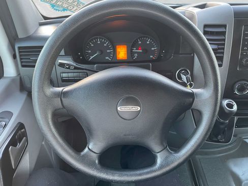 Used 2015 Freightliner Sprinter 2500 RWD image 22