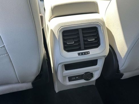 Used 2023 Volkswagen Tiguan SE w/ Panoramic Sunroof Package image 15