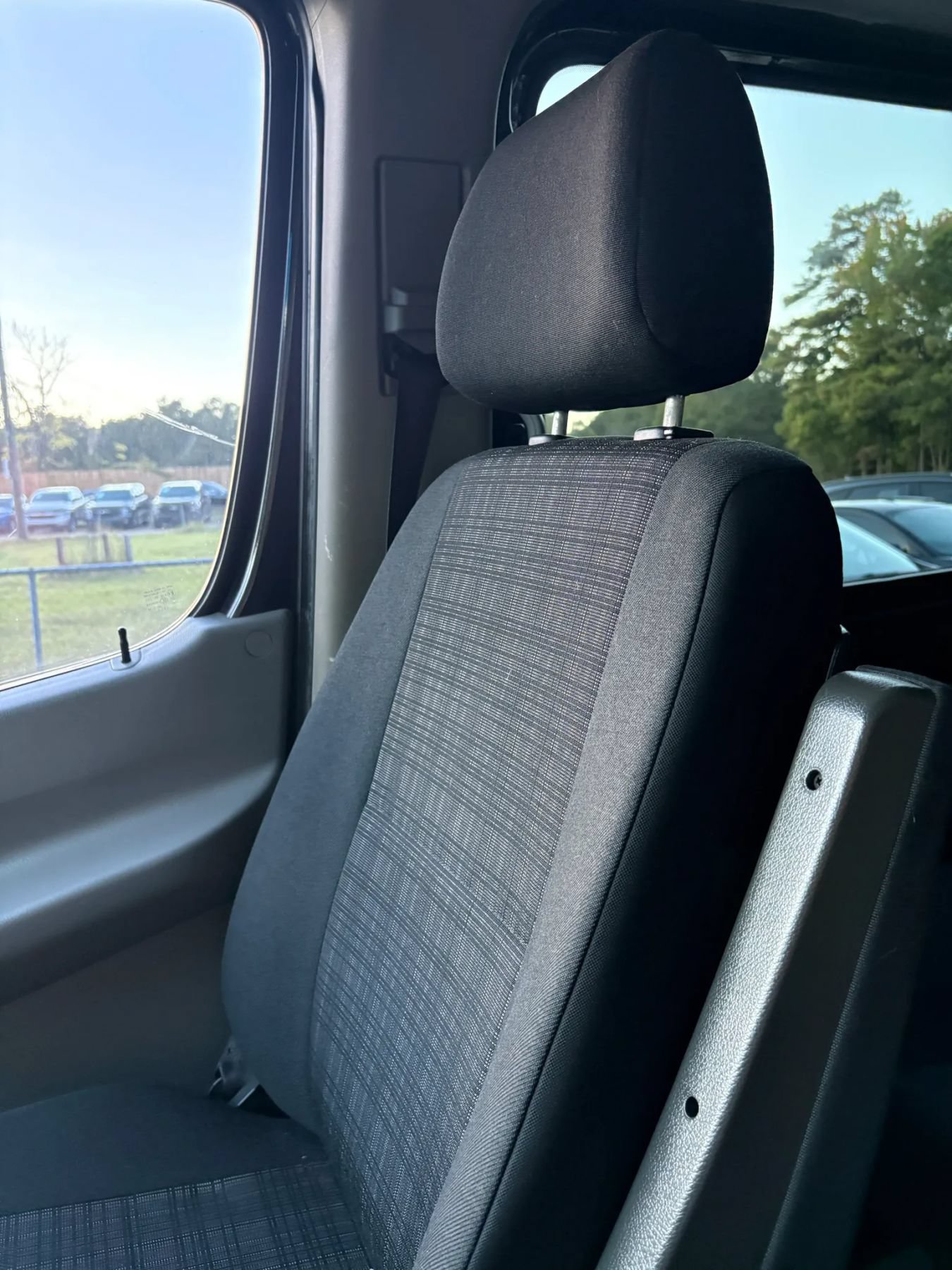 Used 2015 Mercedes-Benz Sprinter 2500 image 17