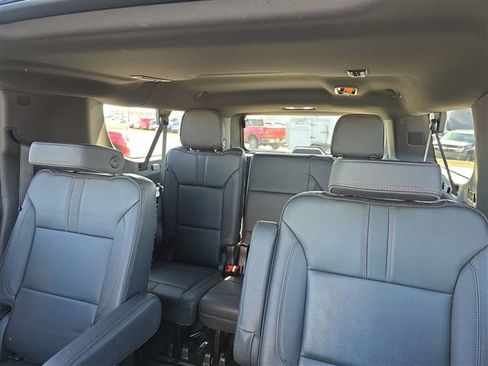 Used 2022 Chevrolet Suburban RST w/ Sport Performance Package image 28