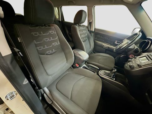 Used 2013 Kia Soul + FWD image 30