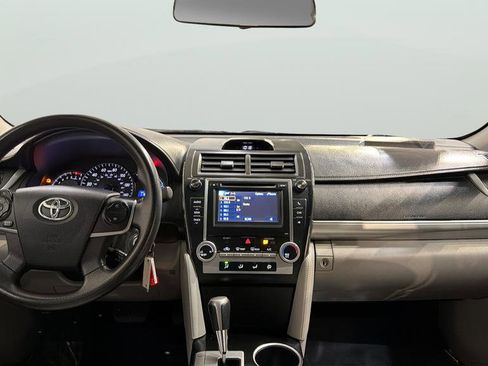 Used 2014 Toyota Camry LE image 14