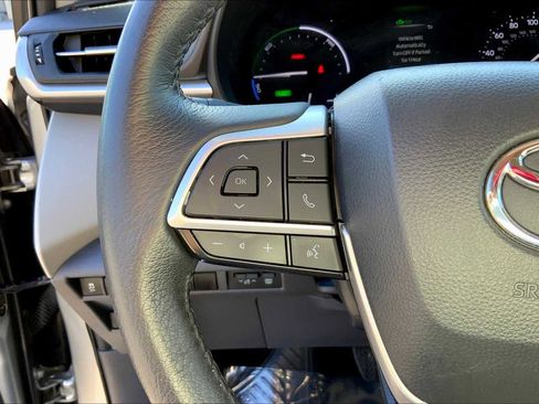 Used 2024 Toyota Sienna XLE image 23