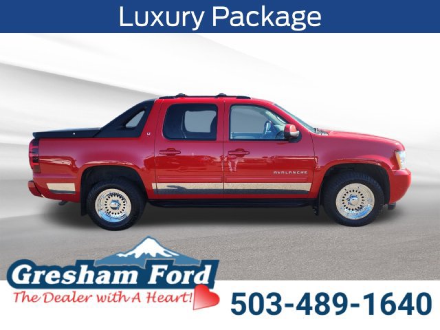 Used 2011 Chevrolet Avalanche LT w/ Luxury Package AWD/4WD image 7