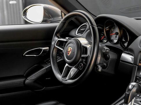 Used 2019 Porsche 718 Cayman S RWD image 18