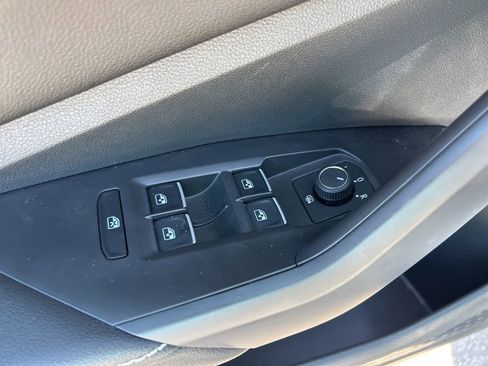 Used 2025 Volkswagen Jetta Sport image 18