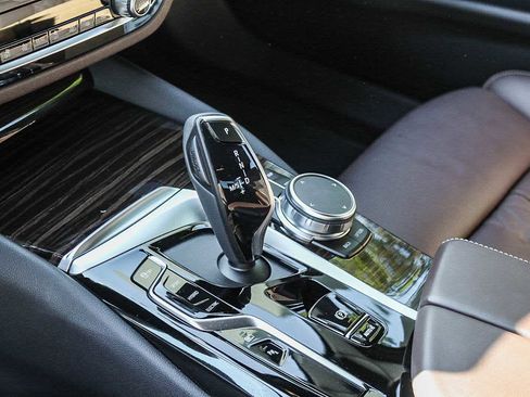 Certified 2023 BMW 530e w/ Premium Package image 19