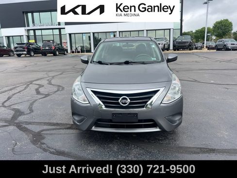 Used 2018 Nissan Versa SV FWD image 2