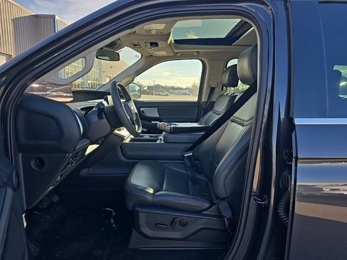 Used 2025 Ford Expedition Active image 11