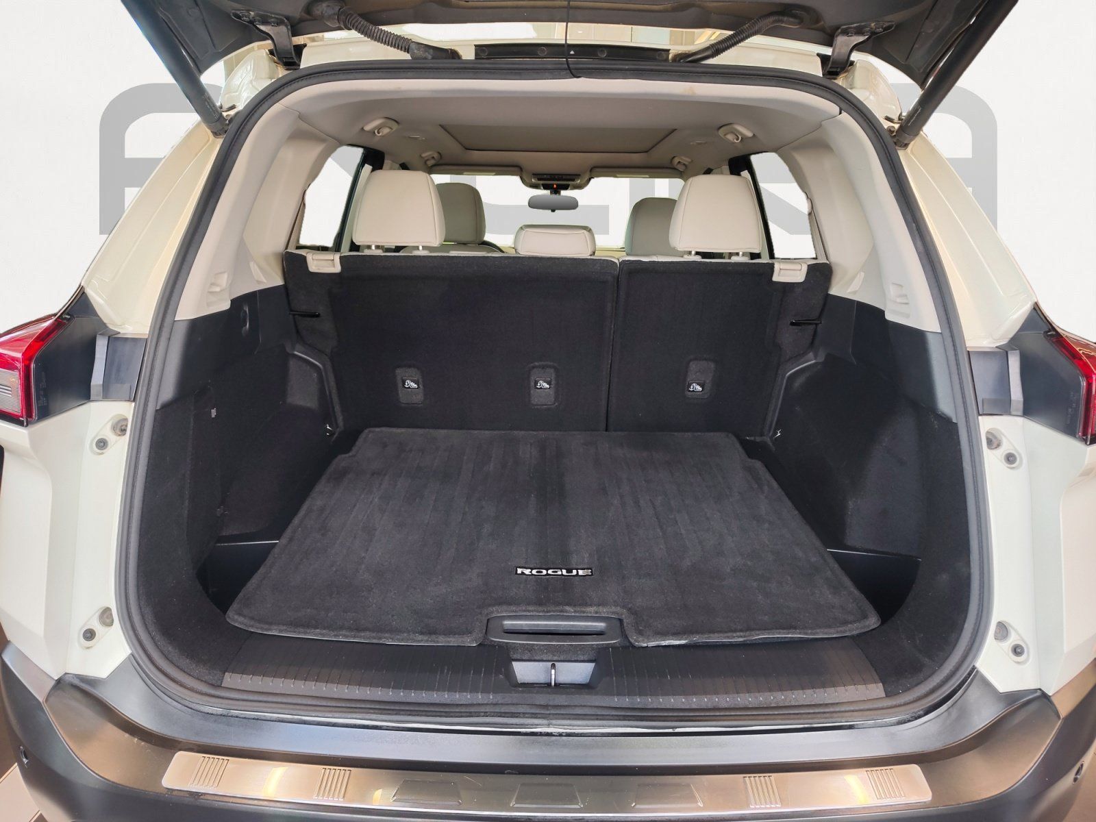Used 2021 Nissan Rogue SV w/ Premium Package FWD image 13