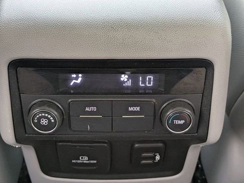Used 2017 GMC Acadia SLT FWD image 17