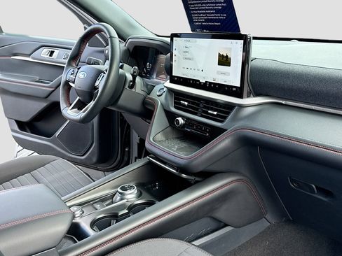 Used 2025 Ford Explorer ST-Line w/ Premium Package image 5