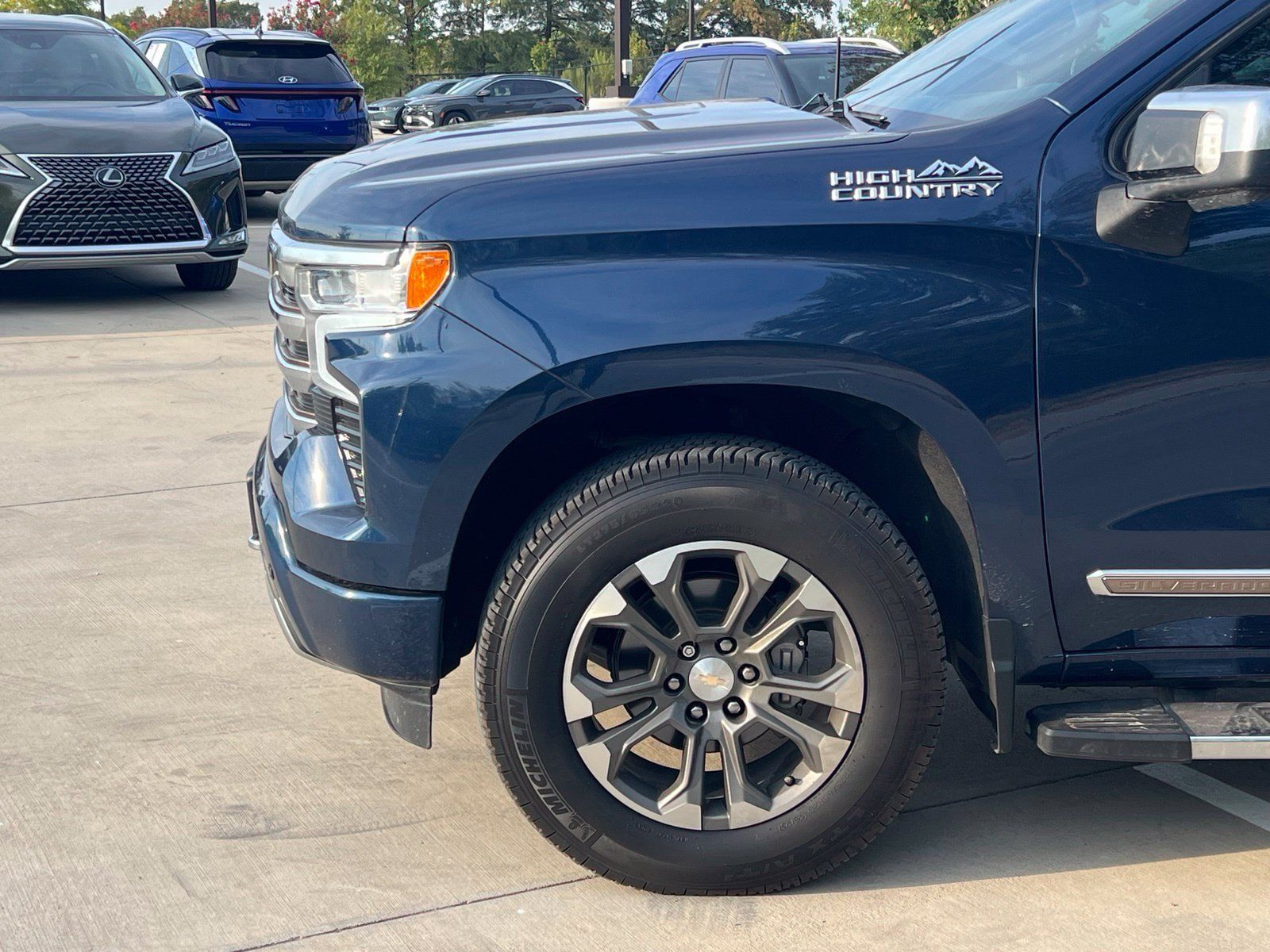 Used 2022 Chevrolet Silverado 1500 High Country w/ Z71 Off-Road Package AWD/4WD image 9