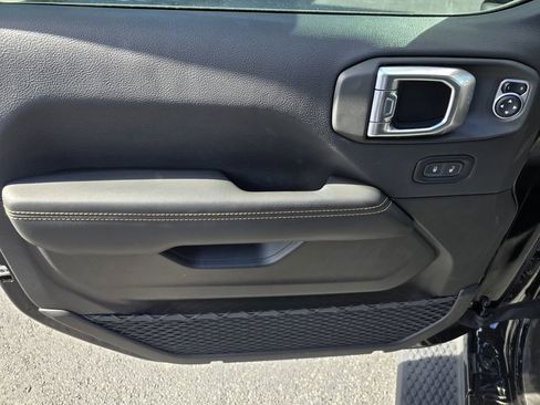 Used 2025 Jeep Wrangler Sahara w/ Technology Group image 15