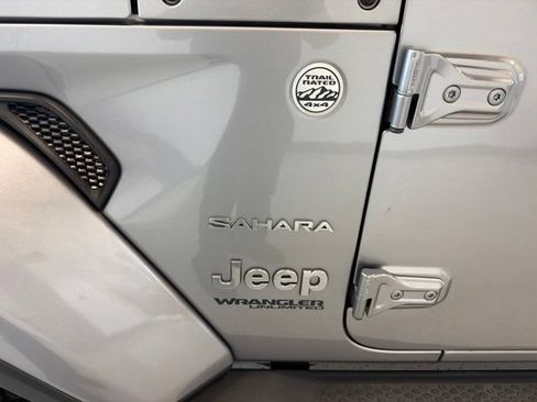 Used 2020 Jeep Wrangler Unlimited Sahara AWD/4WD image 9