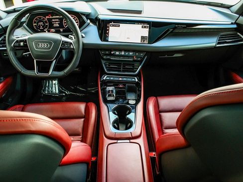 Used 2024 Audi e-tron GT Premium Plus image 37