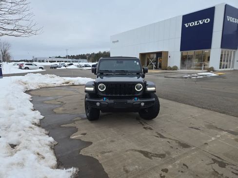 Used 2024 Jeep Wrangler Willys image 3
