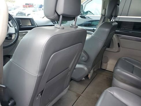 Used 2010 Volkswagen Routan SE image 21