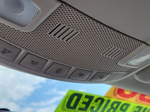 Used 2018 Ford Fusion SE w/ Fusion SE Technology Package image 25