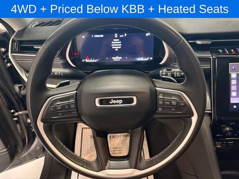 Used 2023 Jeep Grand Cherokee Laredo AWD/4WD image 13