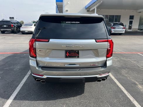 Used 2025 GMC Yukon Denali w/ Sun & Power Step Package image 5