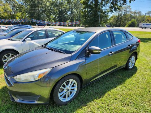 Used 2016 Ford Focus SE image 1