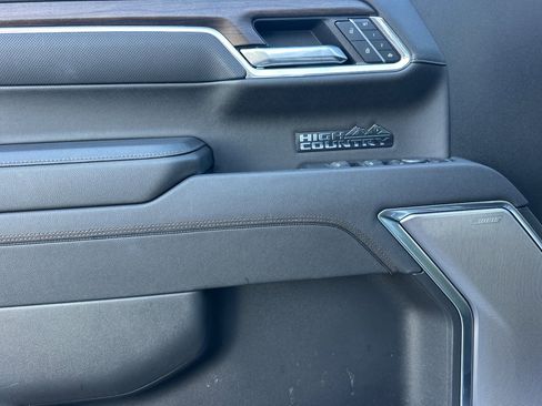 Used 2025 Chevrolet Silverado 1500 High Country w/ Technology Package image 11