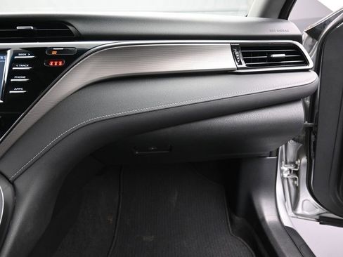 Used 2019 Toyota Camry SE image 23