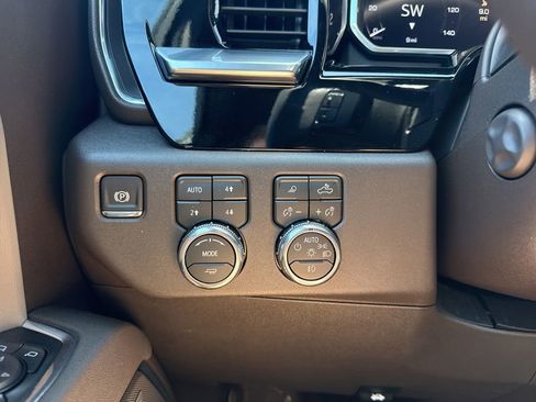 Used 2026 GMC Sierra 1500 SLT w/ SLT Premium Plus Package AWD/4WD image 25