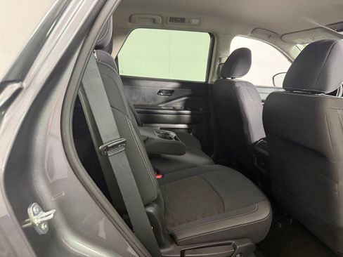 Used 2025 Nissan Pathfinder SV FWD image 27