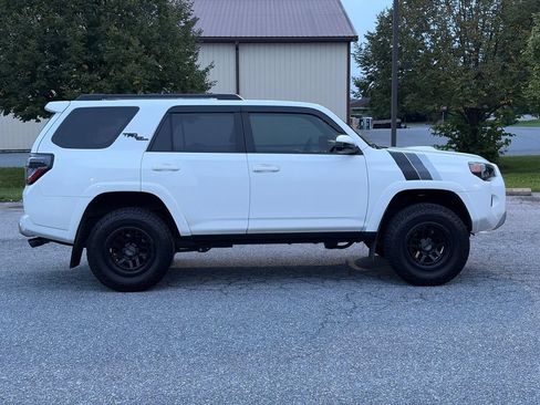 Used 2019 Toyota 4Runner TRD Off-Road AWD/4WD image 9