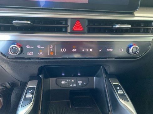 Used 2025 Kia Sorento EX image 22