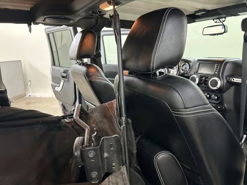 Used 2014 Jeep Wrangler Unlimited Sahara AWD/4WD image 23