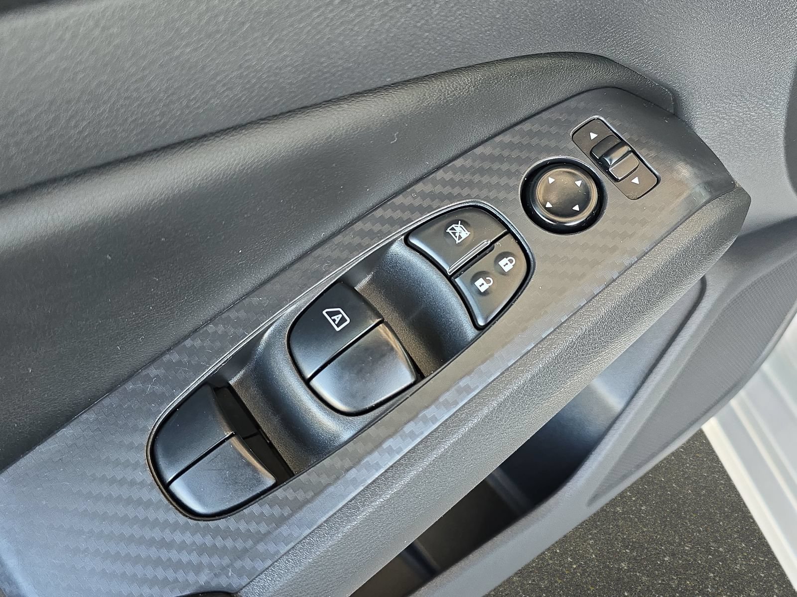 Used 2024 Nissan Altima 2.5 SV AWD/4WD image 28