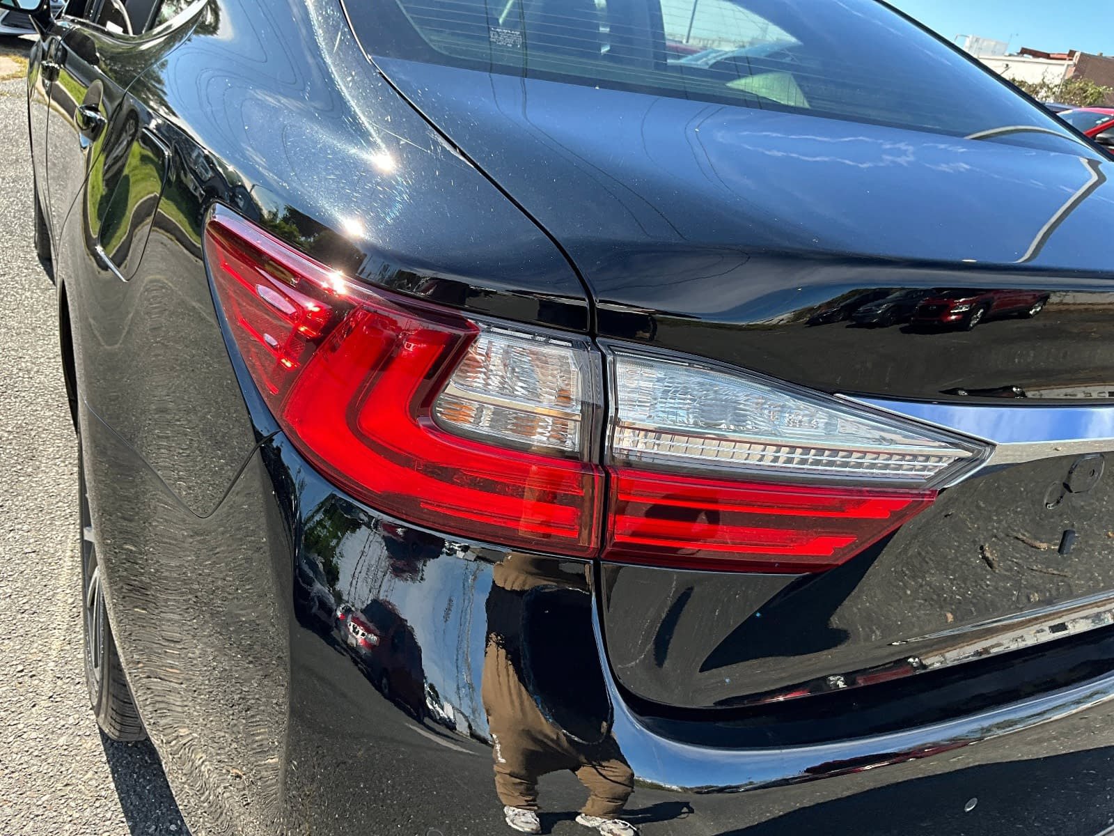 Used 2016 Lexus ES 350 w/ Luxury Package w/Wood Trim FWD image 19