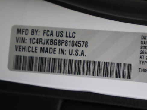 Used 2023 Jeep Grand Cherokee L Limited w/ Luxury Tech Group II AWD/4WD image 39