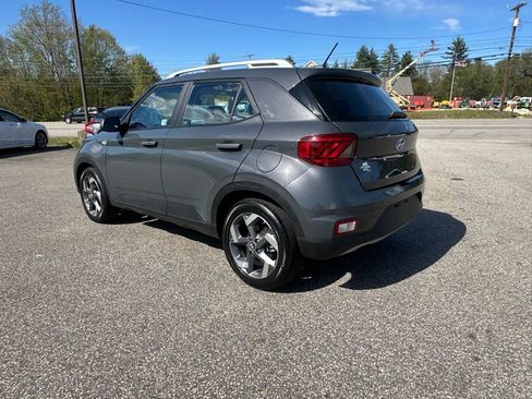 Used 2025 Hyundai Venue SEL FWD image 3