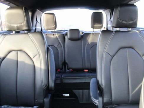 New 2026 Chrysler Pacifica Select image 28