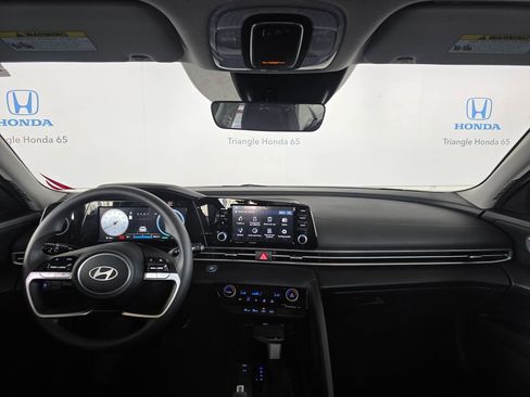 Used 2024 Hyundai Elantra SEL FWD image 6