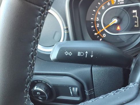 Used 2025 Jeep Gladiator Sport image 25