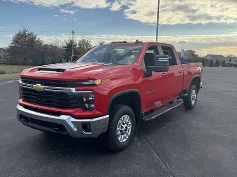 Used 2024 Chevrolet Silverado 2500 LT w/ Convenience Package image 3