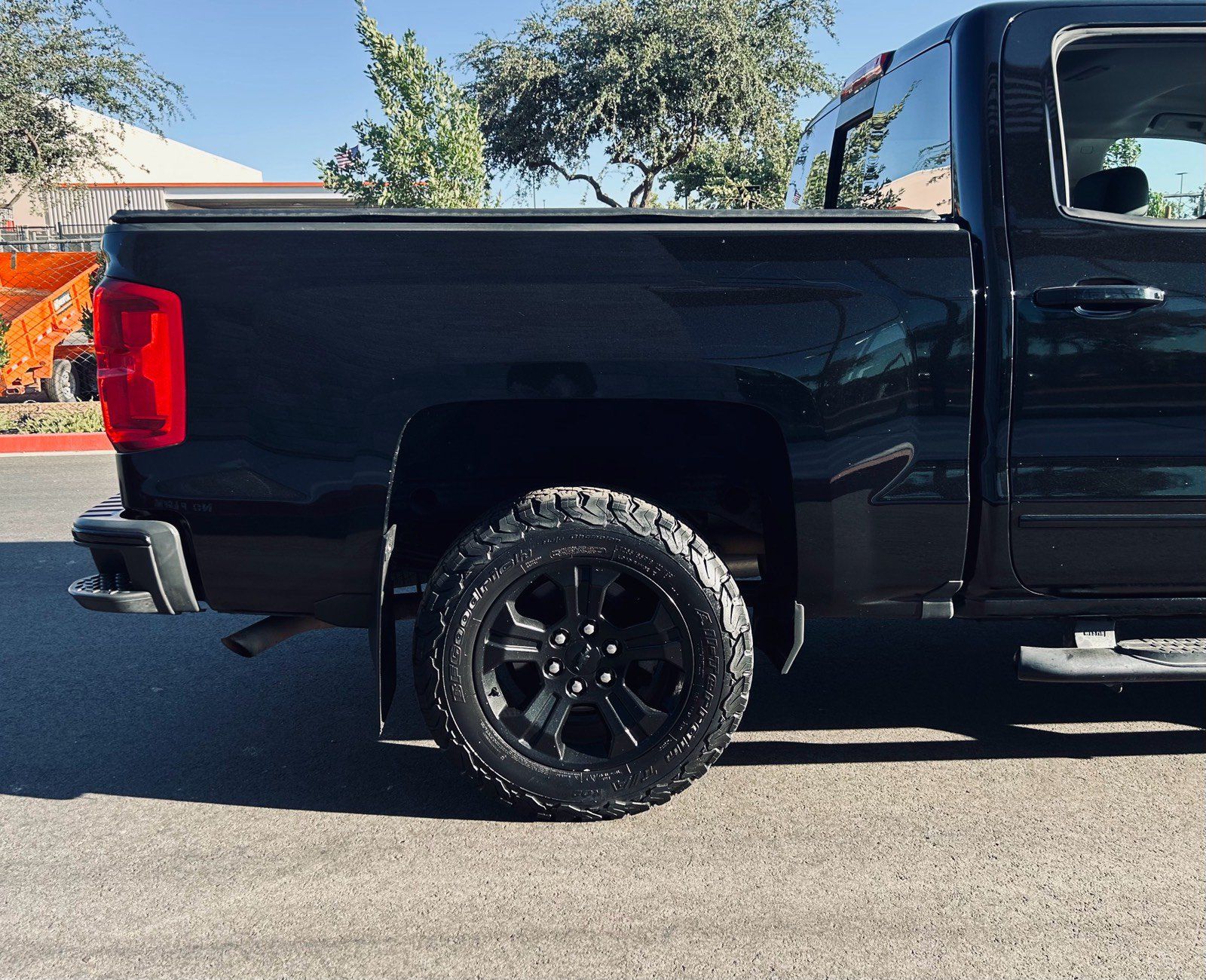 Used 2017 Chevrolet Silverado 1500 LTZ Z71 w/ Midnight Edition AWD/4WD image 6
