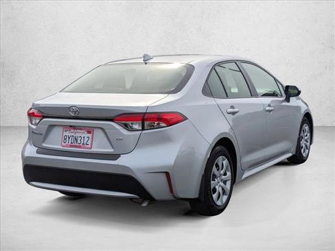 Certified 2022 Toyota Corolla LE image 5